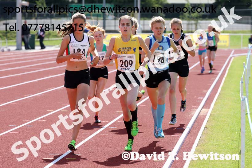 Under-15 girls 1500 metres. Photo: David T. Hewitson/Sports for All Pics